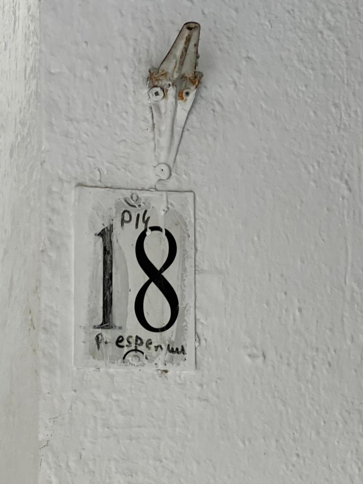 Sisterhood Hostel-Female Only Tirana Exterior foto